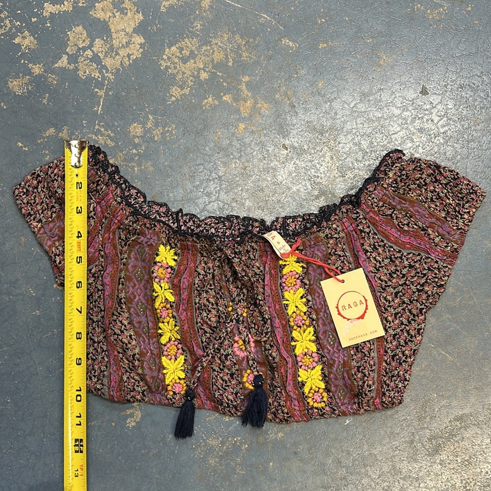 Size Small Raga Embroidered Crop Top NWT - Picture 9 of 9